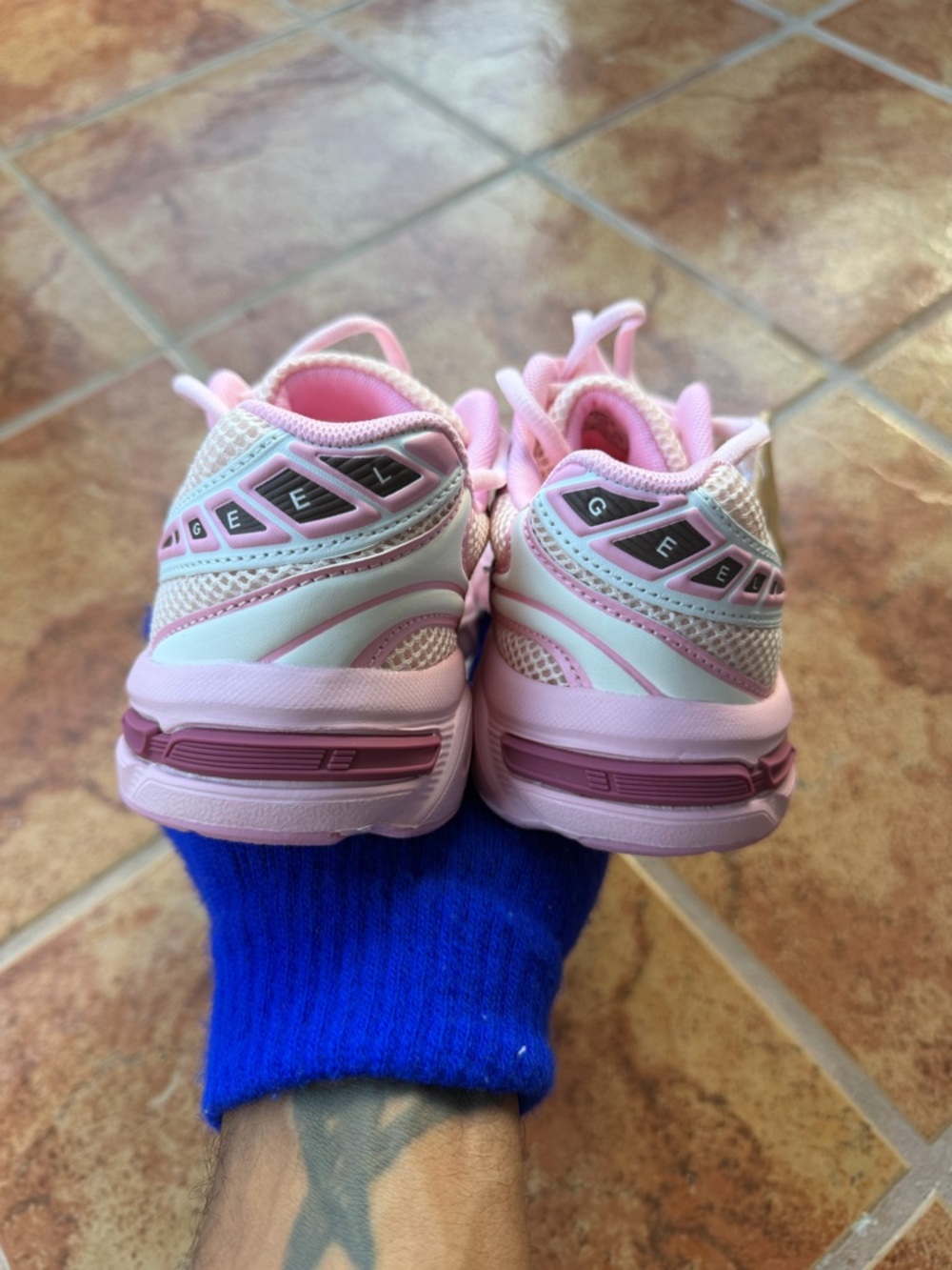 Size 6.5 Men’s And Women’s 8 - Asics Gel Kayano 14 Pink and Silver Mesh Athletic - Picture 3 of 7
